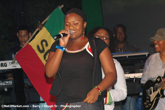 Tarrus Riley - Red Stripe Reggae Sumfest 2007 - Zenith - Saturday, July 21, 2007 - Catherine Hall, Montego Bay, St James, Jamaica W.I. - Negril Travel Guide, Negril Jamaica WI - http://www.negriltravelguide.com - info@negriltravelguide.com...!