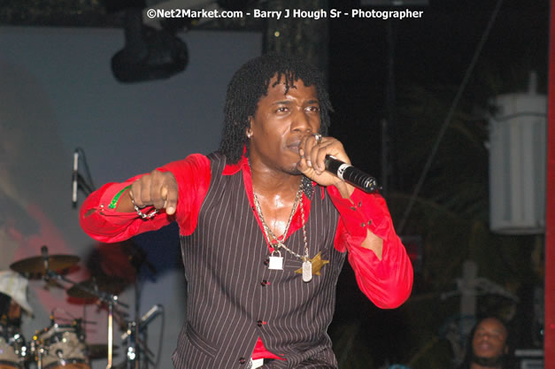 Wayne Marshall - Explosion - Red Stripe Reggae Sumfest 2007 - Thursday, July 19, 2007 - Red Stripe Reggae Sumfest 2007 at Catherine Hall, Montego Bay, St James, Jamaica W.I. - Negril Travel Guide, Negril Jamaica WI - http://www.negriltravelguide.com - info@negriltravelguide.com...!