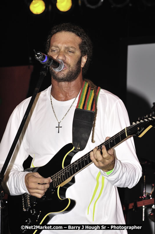 Andy Vernon @ Red Stripe Reggae Sumfest 2008 International Night 2, Catherine Hall, Montego Bay - Saturday, July 19, 2008 - Reggae Sumfest 2008 July 13 - July 19, 2008 - Photographs by Net2Market.com - Barry J. Hough Sr. Photojournalist/Photograper - Photographs taken with a Nikon D300 - Negril Travel Guide, Negril Jamaica WI - http://www.negriltravelguide.com - info@negriltravelguide.com...!