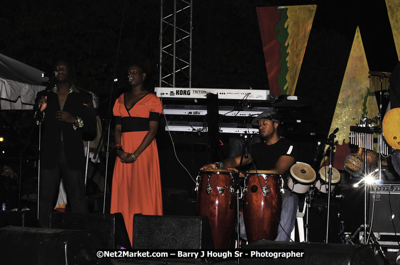 Etana @ Red Stripe Reggae Sumfest 2008 International Night 2, Catherine Hall, Montego Bay - Saturday, July 19, 2008 - Reggae Sumfest 2008 July 13 - July 19, 2008 - Photographs by Net2Market.com - Barry J. Hough Sr. Photojournalist/Photograper - Photographs taken with a Nikon D300 - Negril Travel Guide, Negril Jamaica WI - http://www.negriltravelguide.com - info@negriltravelguide.com...!