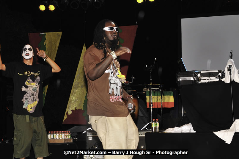 T - Pain @ Red Stripe Reggae Sumfest 2008 International Night 2, Catherine Hall, Montego Bay - Saturday, July 19, 2008 - Reggae Sumfest 2008 July 13 - July 19, 2008 - Photographs by Net2Market.com - Barry J. Hough Sr. Photojournalist/Photograper - Photographs taken with a Nikon D300 - Negril Travel Guide, Negril Jamaica WI - http://www.negriltravelguide.com - info@negriltravelguide.com...!