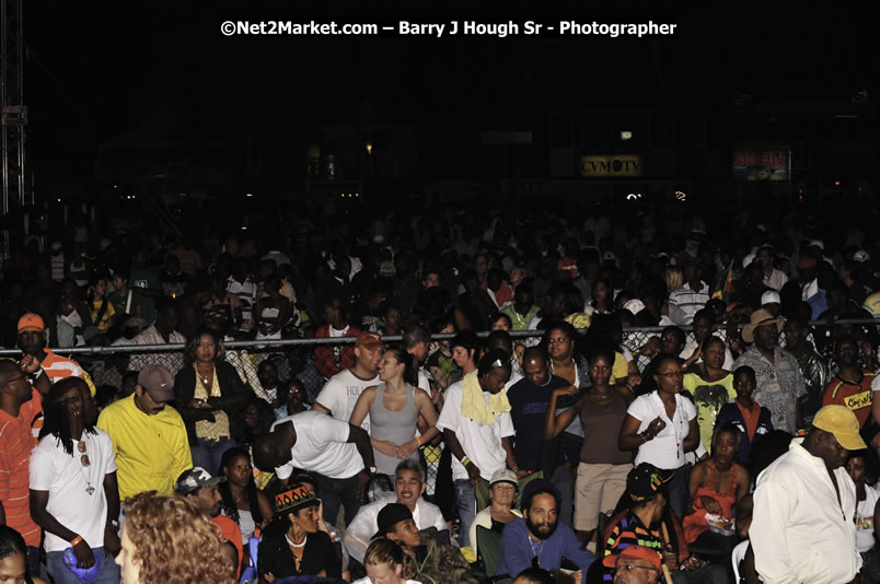 Tarrus Riley @ Red Stripe Reggae Sumfest 2008 International Night 2, Catherine Hall, Montego Bay - Saturday, July 19, 2008 - Reggae Sumfest 2008 July 13 - July 19, 2008 - Photographs by Net2Market.com - Barry J. Hough Sr. Photojournalist/Photograper - Photographs taken with a Nikon D300 - Negril Travel Guide, Negril Jamaica WI - http://www.negriltravelguide.com - info@negriltravelguide.com...!