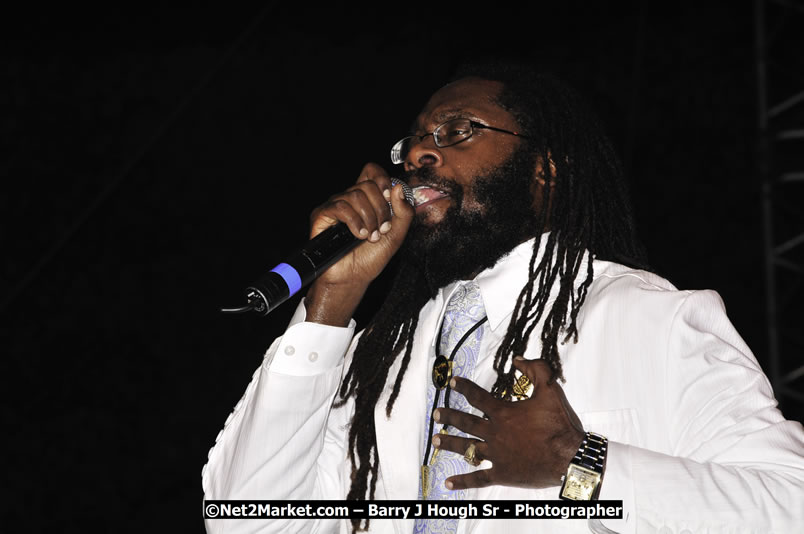 Tarrus Riley @ Red Stripe Reggae Sumfest 2008 International Night 2, Catherine Hall, Montego Bay - Saturday, July 19, 2008 - Reggae Sumfest 2008 July 13 - July 19, 2008 - Photographs by Net2Market.com - Barry J. Hough Sr. Photojournalist/Photograper - Photographs taken with a Nikon D300 - Negril Travel Guide, Negril Jamaica WI - http://www.negriltravelguide.com - info@negriltravelguide.com...!