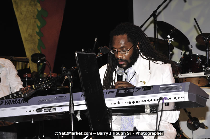 Tarrus Riley @ Red Stripe Reggae Sumfest 2008 International Night 2, Catherine Hall, Montego Bay - Saturday, July 19, 2008 - Reggae Sumfest 2008 July 13 - July 19, 2008 - Photographs by Net2Market.com - Barry J. Hough Sr. Photojournalist/Photograper - Photographs taken with a Nikon D300 - Negril Travel Guide, Negril Jamaica WI - http://www.negriltravelguide.com - info@negriltravelguide.com...!