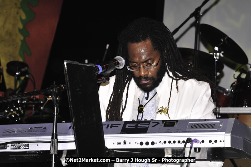 Tarrus Riley @ Red Stripe Reggae Sumfest 2008 International Night 2, Catherine Hall, Montego Bay - Saturday, July 19, 2008 - Reggae Sumfest 2008 July 13 - July 19, 2008 - Photographs by Net2Market.com - Barry J. Hough Sr. Photojournalist/Photograper - Photographs taken with a Nikon D300 - Negril Travel Guide, Negril Jamaica WI - http://www.negriltravelguide.com - info@negriltravelguide.com...!