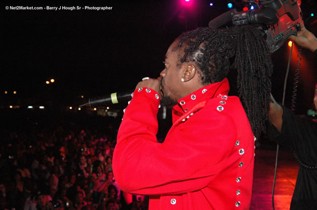 Beenie Man - Red Stripe Reggae Sumfest 2006 - Stormfront - The Blazing Dance Hall Night - Thursday, July 20, 2006 - Catherine Hall Venue - Montego Bay, Jamaica - Negril Travel Guide, Negril Jamaica WI - http://www.negriltravelguide.com - info@negriltravelguide.com...!