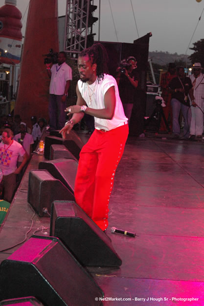 Beenie Man - Red Stripe Reggae Sumfest 2006 - Stormfront - The Blazing Dance Hall Night - Thursday, July 20, 2006 - Catherine Hall Venue - Montego Bay, Jamaica - Negril Travel Guide, Negril Jamaica WI - http://www.negriltravelguide.com - info@negriltravelguide.com...!