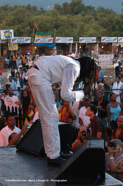 Buju Banton - Red Stripe Reggae Sumfest 2006 - The Summit - Jamaica's Greatest, The World's Best - Saturday, July 22, 2006 - Montego Bay, Jamaica - Negril Travel Guide, Negril Jamaica WI - http://www.negriltravelguide.com - info@negriltravelguide.com...!