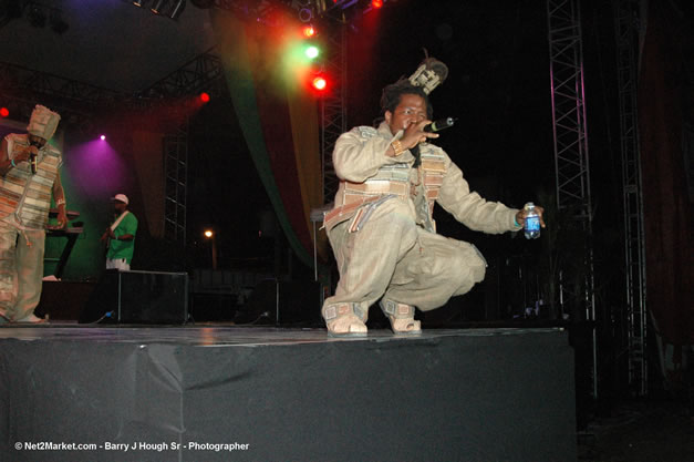 Izniga - Ignition - The Internation Fire Blazes - Friday, July 21, 2006 - Montego Bay, Jamaica - Negril Travel Guide, Negril Jamaica WI - http://www.negriltravelguide.com - info@negriltravelguide.com...!