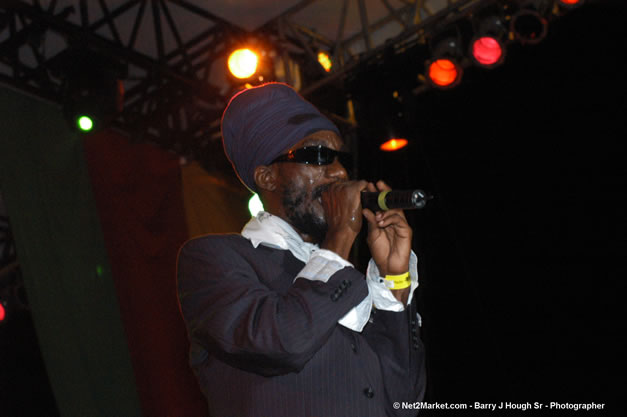 Sizzla - Ignition - The Internation Fire Blazes - Friday, July 21, 2006 - Montego Bay, Jamaica - Negril Travel Guide, Negril Jamaica WI - http://www.negriltravelguide.com - info@negriltravelguide.com...!