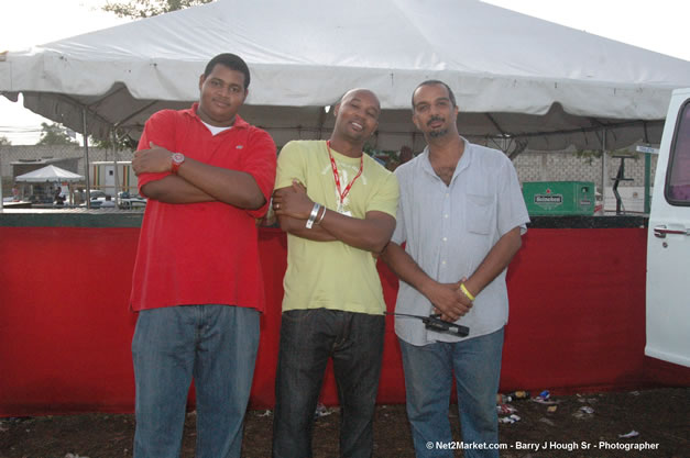 Venue - Audience at Red Stripe Reggae Sumfest 2006 - The Summit - Jamaica's Greatest, The World's Best - Saturday, July 22, 2006 - Montego Bay, Jamaica - Negril Travel Guide, Negril Jamaica WI - http://www.negriltravelguide.com - info@negriltravelguide.com...!