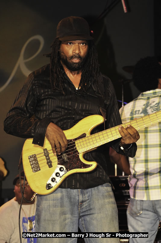 Beres Hammond @ Reggae Sumfest 2008 International Night 2, Catherine Hall, Montego Bay - Saturday, July 19, 2008 - Reggae Sumfest 2008 July 13 - July 19, 2008 - Photographs by Net2Market.com - Barry J. Hough Sr. Photojournalist/Photograper - Photographs taken with a Nikon D300 - Negril Travel Guide, Negril Jamaica WI - http://www.negriltravelguide.com - info@negriltravelguide.com...!