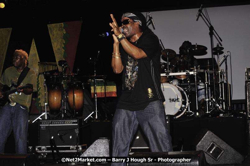 Bonafide @ Reggae Sumfest 2008 International Night 2, Catherine Hall, Montego Bay - Saturday, July 19, 2008 - Reggae Sumfest 2008 July 13 - July 19, 2008 - Photographs by Net2Market.com - Barry J. Hough Sr. Photojournalist/Photograper - Photographs taken with a Nikon D300 - Negril Travel Guide, Negril Jamaica WI - http://www.negriltravelguide.com - info@negriltravelguide.com...!