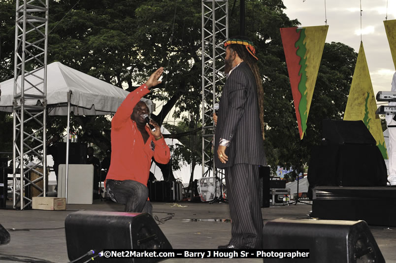 John Holt @ Reggae Sumfest 2008 International Night 2, Catherine Hall, Montego Bay - Saturday, July 19, 2008 - Reggae Sumfest 2008 July 13 - July 19, 2008 - Photographs by Net2Market.com - Barry J. Hough Sr. Photojournalist/Photograper - Photographs taken with a Nikon D300 - Negril Travel Guide, Negril Jamaica WI - http://www.negriltravelguide.com - info@negriltravelguide.com...!