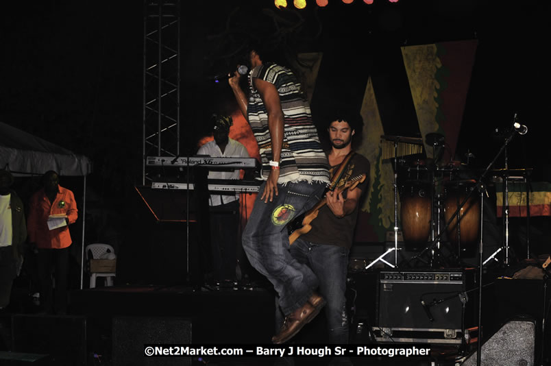 Rootz Underground @ Reggae Sumfest 2008 International Night 2, Catherine Hall, Montego Bay - Saturday, July 19, 2008 - Reggae Sumfest 2008 July 13 - July 19, 2008 - Photographs by Net2Market.com - Barry J. Hough Sr. Photojournalist/Photograper - Photographs taken with a Nikon D300 - Negril Travel Guide, Negril Jamaica WI - http://www.negriltravelguide.com - info@negriltravelguide.com...!