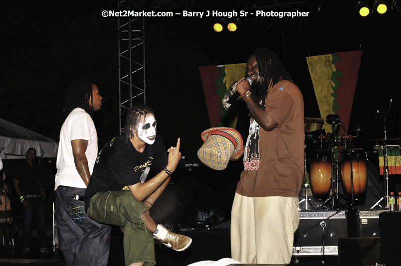 T - Pain @ Reggae Sumfest 2008 International Night 2, Catherine Hall, Montego Bay - Saturday, July 19, 2008 - Reggae Sumfest 2008 July 13 - July 19, 2008 - Photographs by Net2Market.com - Barry J. Hough Sr. Photojournalist/Photograper - Photographs taken with a Nikon D300 - Negril Travel Guide, Negril Jamaica WI - http://www.negriltravelguide.com - info@negriltravelguide.com...!