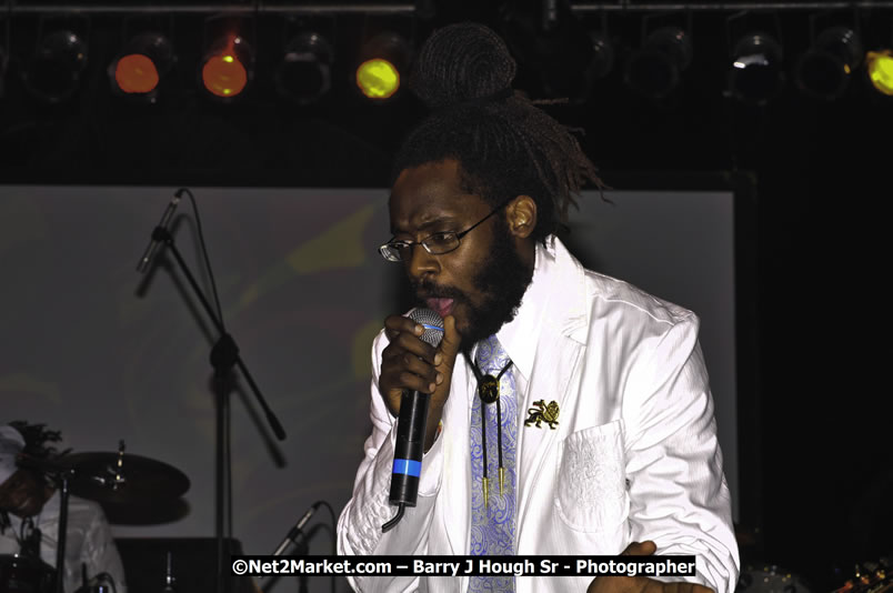 Tarrus Riley @ Reggae Sumfest 2008 International Night 2, Catherine Hall, Montego Bay - Saturday, July 19, 2008 - Reggae Sumfest 2008 July 13 - July 19, 2008 - Photographs by Net2Market.com - Barry J. Hough Sr. Photojournalist/Photograper - Photographs taken with a Nikon D300 - Negril Travel Guide, Negril Jamaica WI - http://www.negriltravelguide.com - info@negriltravelguide.com...!