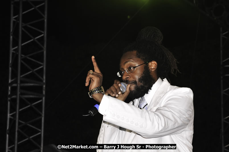 Tarrus Riley @ Reggae Sumfest 2008 International Night 2, Catherine Hall, Montego Bay - Saturday, July 19, 2008 - Reggae Sumfest 2008 July 13 - July 19, 2008 - Photographs by Net2Market.com - Barry J. Hough Sr. Photojournalist/Photograper - Photographs taken with a Nikon D300 - Negril Travel Guide, Negril Jamaica WI - http://www.negriltravelguide.com - info@negriltravelguide.com...!