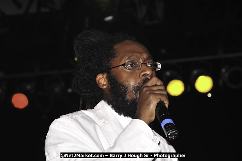 Tarrus Riley @ Reggae Sumfest 2008 International Night 2, Catherine Hall, Montego Bay - Saturday, July 19, 2008 - Reggae Sumfest 2008 July 13 - July 19, 2008 - Photographs by Net2Market.com - Barry J. Hough Sr. Photojournalist/Photograper - Photographs taken with a Nikon D300 - Negril Travel Guide, Negril Jamaica WI - http://www.negriltravelguide.com - info@negriltravelguide.com...!