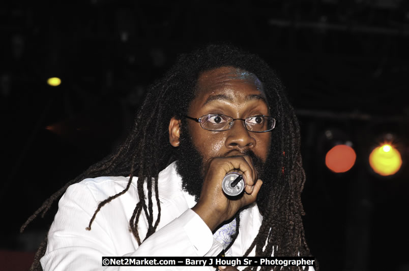 Tarrus Riley @ Reggae Sumfest 2008 International Night 2, Catherine Hall, Montego Bay - Saturday, July 19, 2008 - Reggae Sumfest 2008 July 13 - July 19, 2008 - Photographs by Net2Market.com - Barry J. Hough Sr. Photojournalist/Photograper - Photographs taken with a Nikon D300 - Negril Travel Guide, Negril Jamaica WI - http://www.negriltravelguide.com - info@negriltravelguide.com...!