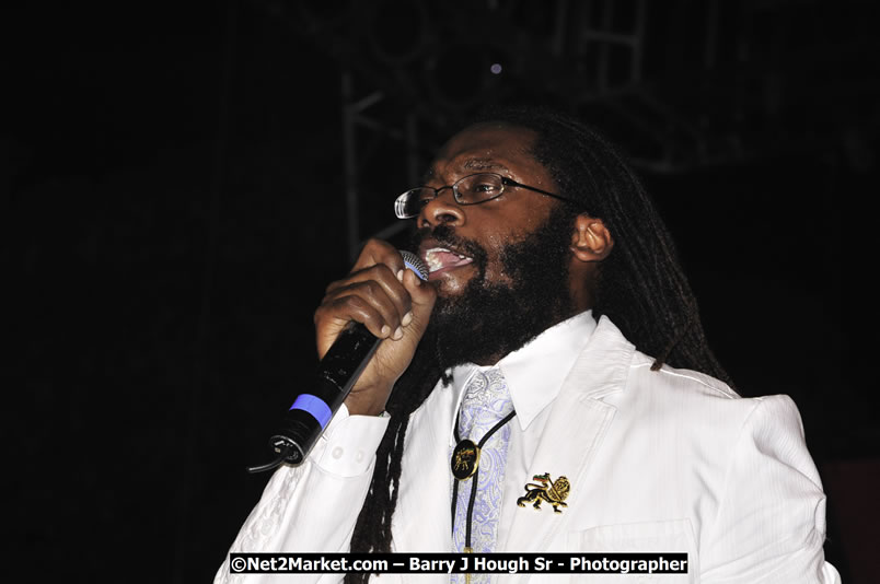 Tarrus Riley @ Reggae Sumfest 2008 International Night 2, Catherine Hall, Montego Bay - Saturday, July 19, 2008 - Reggae Sumfest 2008 July 13 - July 19, 2008 - Photographs by Net2Market.com - Barry J. Hough Sr. Photojournalist/Photograper - Photographs taken with a Nikon D300 - Negril Travel Guide, Negril Jamaica WI - http://www.negriltravelguide.com - info@negriltravelguide.com...!