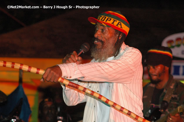 Tarrus Riley, Jimmy Riley, and Dwayne Stephensen - Money Cologne Promotions in association with "British Link Up" presents Summer Jam featuring She's Royal Tarrus Riley & Jimmy Riley - Plus Ras Slick, Sham Dawg, and Whiskey Bagio @ Roots Bamboo, Norman Manley Boulevard, Negril, Jamaica W.I. - Backed up Dean Fraser & The Hurricanne Band - MC Barry G and Rev. BB - July 25, 2007 - Negril Travel Guide.com, Negril Jamaica WI - http://www.negriltravelguide.com - info@negriltravelguide.com...!