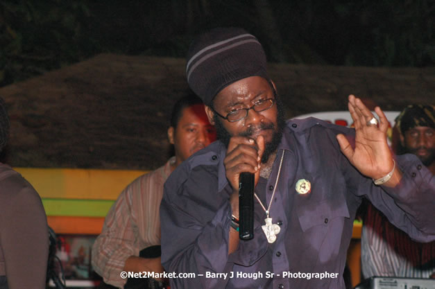 Tarrus Riley, Jimmy Riley, and Dwayne Stephensen - Money Cologne Promotions in association with "British Link Up" presents Summer Jam featuring She's Royal Tarrus Riley & Jimmy Riley - Plus Ras Slick, Sham Dawg, and Whiskey Bagio @ Roots Bamboo, Norman Manley Boulevard, Negril, Jamaica W.I. - Backed up Dean Fraser & The Hurricanne Band - MC Barry G and Rev. BB - July 25, 2007 - Negril Travel Guide.com, Negril Jamaica WI - http://www.negriltravelguide.com - info@negriltravelguide.com...!