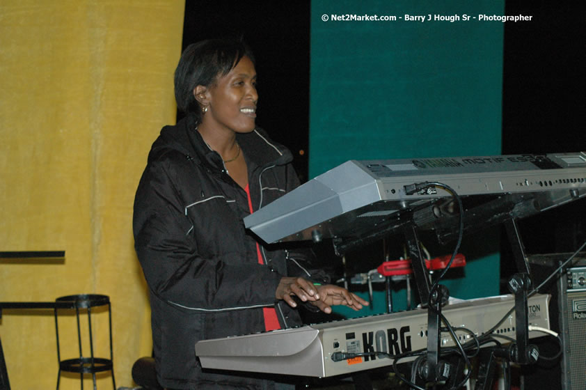 Bunny Wailer - Smile Jamaica, Nine Miles, St Anns, Jamaica - Saturday, February 10, 2007 - The Smile Jamaica Concert, a symbolic homecoming in Bob Marley's birthplace of Nine Miles - Negril Travel Guide, Negril Jamaica WI - http://www.negriltravelguide.com - info@negriltravelguide.com...!