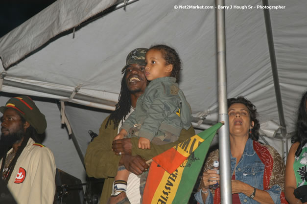 The Marley Brother's - Damian, Stephen, Julian, and Kimani - Smile Jamaica, Nine Miles, St Anns, Jamaica - Saturday, February 10, 2007 - The Smile Jamaica Concert, a symbolic homecoming in Bob Marley's birthplace of Nine Miles - Negril Travel Guide, Negril Jamaica WI - http://www.negriltravelguide.com - info@negriltravelguide.com...!