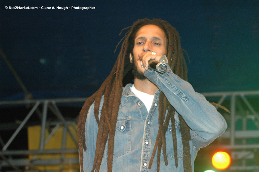 The Marley Brother's - Damian, Stephen, Julian, and Kimani - Smile Jamaica, Nine Miles, St Anns, Jamaica - Saturday, February 10, 2007 - The Smile Jamaica Concert, a symbolic homecoming in Bob Marley's birthplace of Nine Miles - Negril Travel Guide, Negril Jamaica WI - http://www.negriltravelguide.com - info@negriltravelguide.com...!