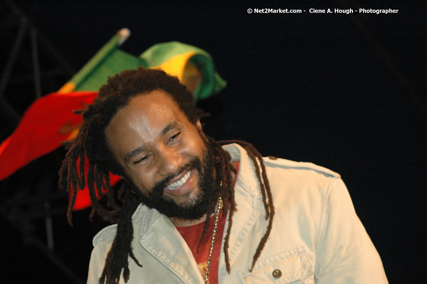 The Marley Brother's - Damian, Stephen, Julian, and Kimani - Smile Jamaica, Nine Miles, St Anns, Jamaica - Saturday, February 10, 2007 - The Smile Jamaica Concert, a symbolic homecoming in Bob Marley's birthplace of Nine Miles - Negril Travel Guide, Negril Jamaica WI - http://www.negriltravelguide.com - info@negriltravelguide.com...!