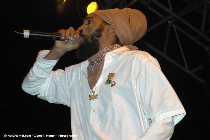 Spragga Benz - Smile Jamaica, Nine Miles, St Anns, Jamaica - Saturday, February 10, 2007 - The Smile Jamaica Concert, a symbolic homecoming in Bob Marley's birthplace of Nine Miles - Negril Travel Guide, Negril Jamaica WI - http://www.negriltravelguide.com - info@negriltravelguide.com...!