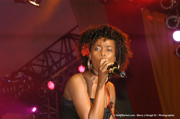 Cherine Anderson - Red Stripe Reggae Sumfest 2006 - The Summit - Jamaica's Greatest, The World's Best - Saturday, July 22, 2006 - Montego Bay, Jamaica - Negril Travel Guide, Negril Jamaica WI - http://www.negriltravelguide.com - info@negriltravelguide.com...!