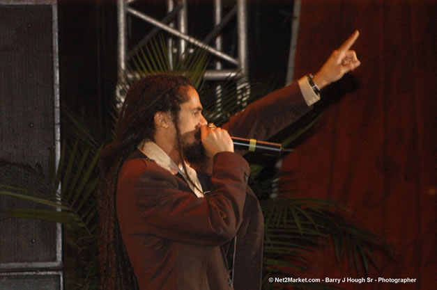 Damian Marley - Red Stripe Reggae Sumfest 2006 - The Summit - Jamaica's Greatest, The World's Best - Saturday, July 22, 2006 - Montego Bay, Jamaica - Negril Travel Guide, Negril Jamaica WI - http://www.negriltravelguide.com - info@negriltravelguide.com...!