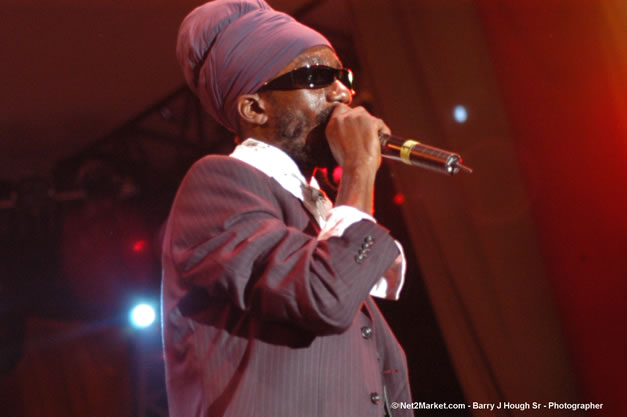 Sizzla - Ignition - The Internation Fire Blazes - Friday, July 21, 2006 - Montego Bay, Jamaica - Negril Travel Guide, Negril Jamaica WI - http://www.negriltravelguide.com - info@negriltravelguide.com...!