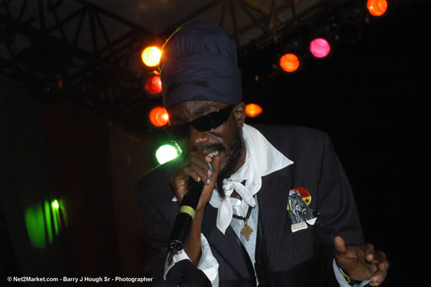 Sizzla - Ignition - The Internation Fire Blazes - Friday, July 21, 2006 - Montego Bay, Jamaica - Negril Travel Guide, Negril Jamaica WI - http://www.negriltravelguide.com - info@negriltravelguide.com...!