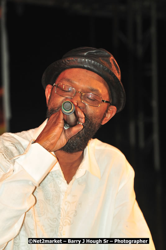 Beres Hammond @ Unite The People An International Reggae Fest, Featuring: Beres Hammond, Coco T, Queen Ifrica, Khalil, Cameal Davis, Iley Dread, Rochelle, Geoffrey Star, Ras Penco, Kool DeLoy, Otis Gayle, J.McKay, Tiney Winey, Venue at Norman Manley Boulevard, Negril, Westmoreland, Jamaica - Saturday, April 4, 2009 - Photographs by Net2Market.com - Barry J. Hough Sr, Photographer/Photojournalist - Negril Travel Guide, Negril Jamaica WI - http://www.negriltravelguide.com - info@negriltravelguide.com...!