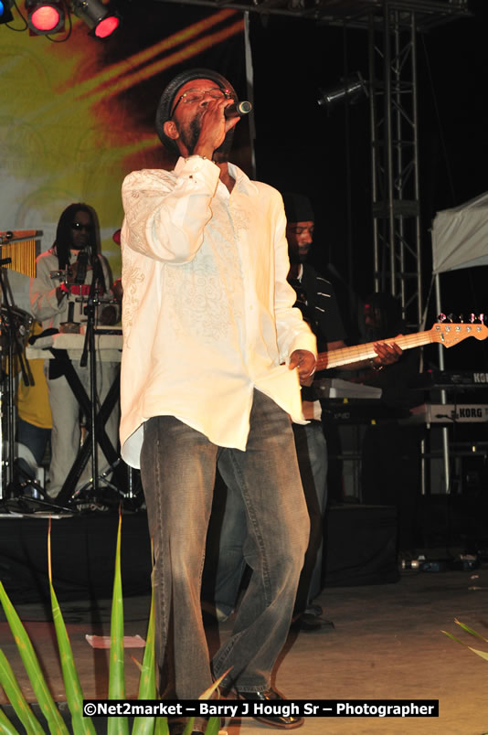 Beres Hammond @ Unite The People An International Reggae Fest, Featuring: Beres Hammond, Coco T, Queen Ifrica, Khalil, Cameal Davis, Iley Dread, Rochelle, Geoffrey Star, Ras Penco, Kool DeLoy, Otis Gayle, J.McKay, Tiney Winey, Venue at Norman Manley Boulevard, Negril, Westmoreland, Jamaica - Saturday, April 4, 2009 - Photographs by Net2Market.com - Barry J. Hough Sr, Photographer/Photojournalist - Negril Travel Guide, Negril Jamaica WI - http://www.negriltravelguide.com - info@negriltravelguide.com...!