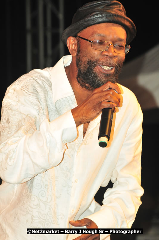 Beres Hammond @ Unite The People An International Reggae Fest, Featuring: Beres Hammond, Coco T, Queen Ifrica, Khalil, Cameal Davis, Iley Dread, Rochelle, Geoffrey Star, Ras Penco, Kool DeLoy, Otis Gayle, J.McKay, Tiney Winey, Venue at Norman Manley Boulevard, Negril, Westmoreland, Jamaica - Saturday, April 4, 2009 - Photographs by Net2Market.com - Barry J. Hough Sr, Photographer/Photojournalist - Negril Travel Guide, Negril Jamaica WI - http://www.negriltravelguide.com - info@negriltravelguide.com...!