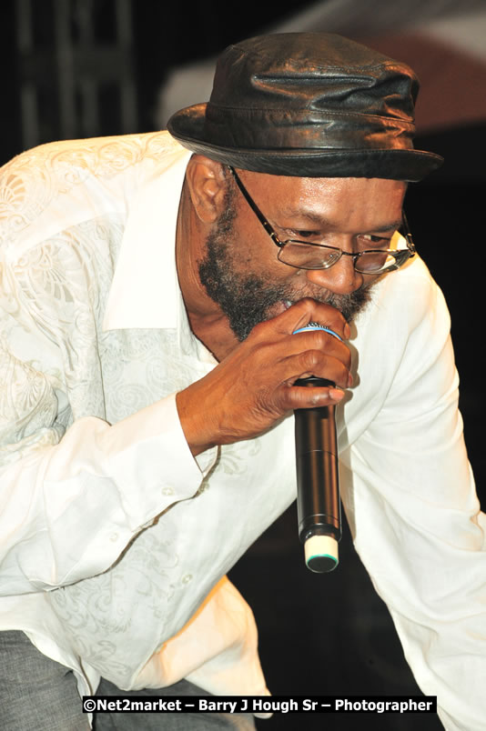 Beres Hammond @ Unite The People An International Reggae Fest, Featuring: Beres Hammond, Coco T, Queen Ifrica, Khalil, Cameal Davis, Iley Dread, Rochelle, Geoffrey Star, Ras Penco, Kool DeLoy, Otis Gayle, J.McKay, Tiney Winey, Venue at Norman Manley Boulevard, Negril, Westmoreland, Jamaica - Saturday, April 4, 2009 - Photographs by Net2Market.com - Barry J. Hough Sr, Photographer/Photojournalist - Negril Travel Guide, Negril Jamaica WI - http://www.negriltravelguide.com - info@negriltravelguide.com...!