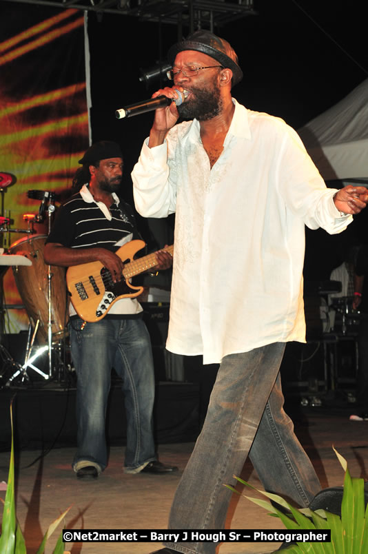 Beres Hammond @ Unite The People An International Reggae Fest, Featuring: Beres Hammond, Coco T, Queen Ifrica, Khalil, Cameal Davis, Iley Dread, Rochelle, Geoffrey Star, Ras Penco, Kool DeLoy, Otis Gayle, J.McKay, Tiney Winey, Venue at Norman Manley Boulevard, Negril, Westmoreland, Jamaica - Saturday, April 4, 2009 - Photographs by Net2Market.com - Barry J. Hough Sr, Photographer/Photojournalist - Negril Travel Guide, Negril Jamaica WI - http://www.negriltravelguide.com - info@negriltravelguide.com...!