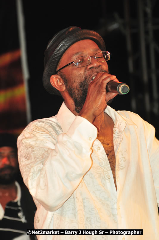 Beres Hammond @ Unite The People An International Reggae Fest, Featuring: Beres Hammond, Coco T, Queen Ifrica, Khalil, Cameal Davis, Iley Dread, Rochelle, Geoffrey Star, Ras Penco, Kool DeLoy, Otis Gayle, J.McKay, Tiney Winey, Venue at Norman Manley Boulevard, Negril, Westmoreland, Jamaica - Saturday, April 4, 2009 - Photographs by Net2Market.com - Barry J. Hough Sr, Photographer/Photojournalist - Negril Travel Guide, Negril Jamaica WI - http://www.negriltravelguide.com - info@negriltravelguide.com...!