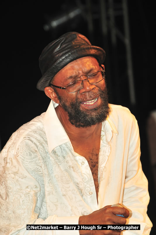 Beres Hammond @ Unite The People An International Reggae Fest, Featuring: Beres Hammond, Coco T, Queen Ifrica, Khalil, Cameal Davis, Iley Dread, Rochelle, Geoffrey Star, Ras Penco, Kool DeLoy, Otis Gayle, J.McKay, Tiney Winey, Venue at Norman Manley Boulevard, Negril, Westmoreland, Jamaica - Saturday, April 4, 2009 - Photographs by Net2Market.com - Barry J. Hough Sr, Photographer/Photojournalist - Negril Travel Guide, Negril Jamaica WI - http://www.negriltravelguide.com - info@negriltravelguide.com...!