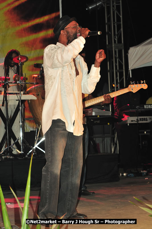 Beres Hammond @ Unite The People An International Reggae Fest, Featuring: Beres Hammond, Coco T, Queen Ifrica, Khalil, Cameal Davis, Iley Dread, Rochelle, Geoffrey Star, Ras Penco, Kool DeLoy, Otis Gayle, J.McKay, Tiney Winey, Venue at Norman Manley Boulevard, Negril, Westmoreland, Jamaica - Saturday, April 4, 2009 - Photographs by Net2Market.com - Barry J. Hough Sr, Photographer/Photojournalist - Negril Travel Guide, Negril Jamaica WI - http://www.negriltravelguide.com - info@negriltravelguide.com...!