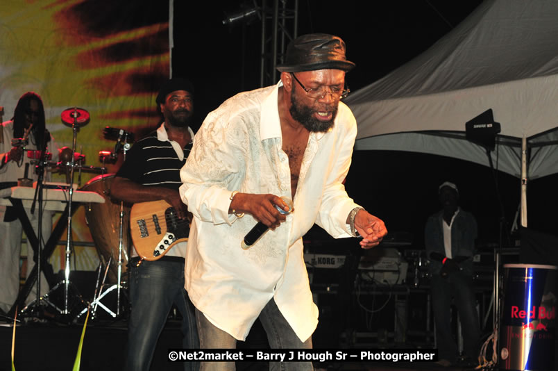 Beres Hammond @ Unite The People An International Reggae Fest, Featuring: Beres Hammond, Coco T, Queen Ifrica, Khalil, Cameal Davis, Iley Dread, Rochelle, Geoffrey Star, Ras Penco, Kool DeLoy, Otis Gayle, J.McKay, Tiney Winey, Venue at Norman Manley Boulevard, Negril, Westmoreland, Jamaica - Saturday, April 4, 2009 - Photographs by Net2Market.com - Barry J. Hough Sr, Photographer/Photojournalist - Negril Travel Guide, Negril Jamaica WI - http://www.negriltravelguide.com - info@negriltravelguide.com...!