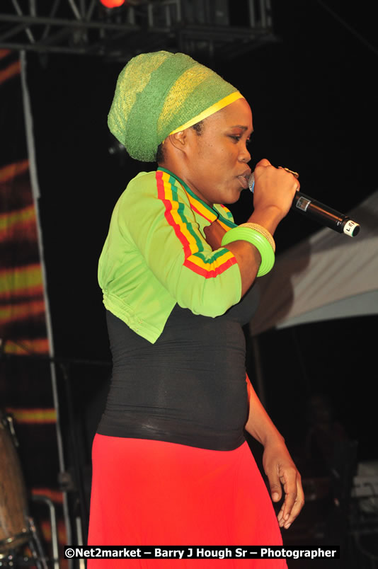 Queen Ifrica @ Unite The People An International Reggae Fest, Featuring: Beres Hammond, Coco T, Queen Ifrica, Khalil, Cameal Davis, Iley Dread, Rochelle, Geoffrey Star, Ras Penco, Kool DeLoy, Otis Gayle, J.McKay, Tiney Winey, Venue at Norman Manley Boulevard, Negril, Westmoreland, Jamaica - Saturday, April 4, 2009 - Photographs by Net2Market.com - Barry J. Hough Sr, Photographer/Photojournalist - Negril Travel Guide, Negril Jamaica WI - http://www.negriltravelguide.com - info@negriltravelguide.com...!