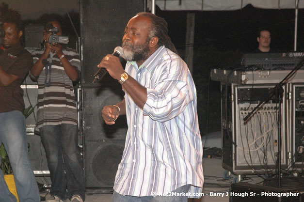 Freddie McGregor @ Western Consciousness 2007 - Presented by King of Kings Productons - Saturday, April 28, 2007 - Llandilo Cultural Centre, Savanna-La-Mar, Westmoreland, Jamaica W.I. - Negril Travel Guide, Negril Jamaica WI - http://www.negriltravelguide.com - info@negriltravelguide.com...!