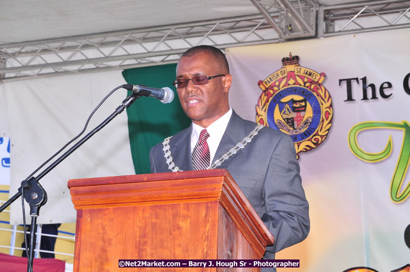 The City of Montego Bay Welcomes Our 2008 Olympians - Western Motorcade - Civic Ceremony - A Salute To Our Beijing Heros - Sam Sharpe Square, Montego Bay, Jamaica - Tuesday, October 7, 2008 - Photographs by Net2Market.com - Barry J. Hough Sr. Photojournalist/Photograper - Photographs taken with a Nikon D300 - Negril Travel Guide, Negril Jamaica WI - http://www.negriltravelguide.com - info@negriltravelguide.com...!